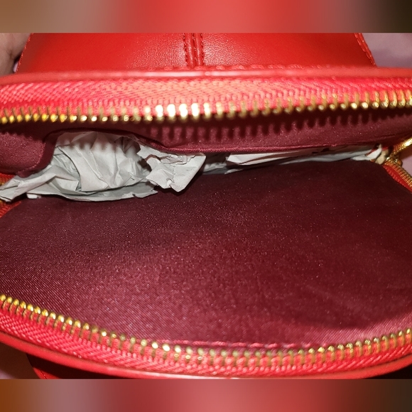RED CAP PURSE - Picture 3 of 5